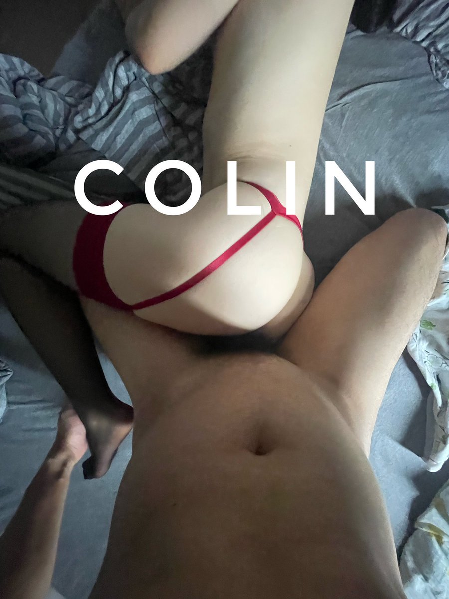 ColinM608's tweet photo. @mtds798 开发淫妻日记2: 上次有粉丝提醒继续把她骚的本性调教放大。前两天新买了双丝袜给老婆，感觉她比我还喜欢这袜子，啪啪完冷静下来主动说想搭条包臀裙穿出去，反而是我劝她说出去外地旅行时再穿。😅 https://t.co/Qm8ZSAVHna
