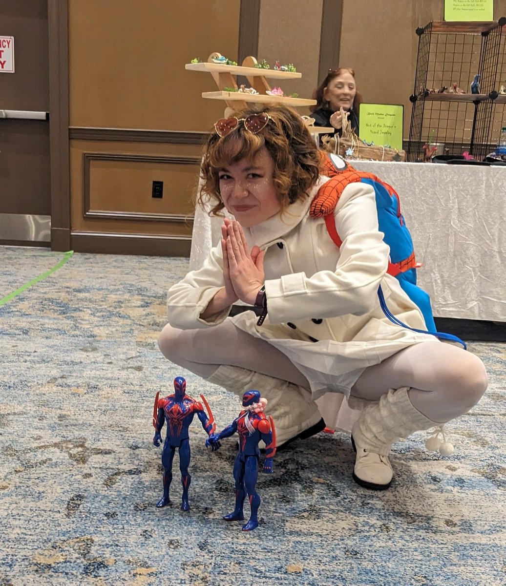 FrostyOreos's tweet photo. Anime Fest was so flippin fun omg #afest2023 #SpiderVerse #SpiderMan2099 #MiguelOHara #AcrossTheSpiderVerse https://t.co/ge7kun7w8o
