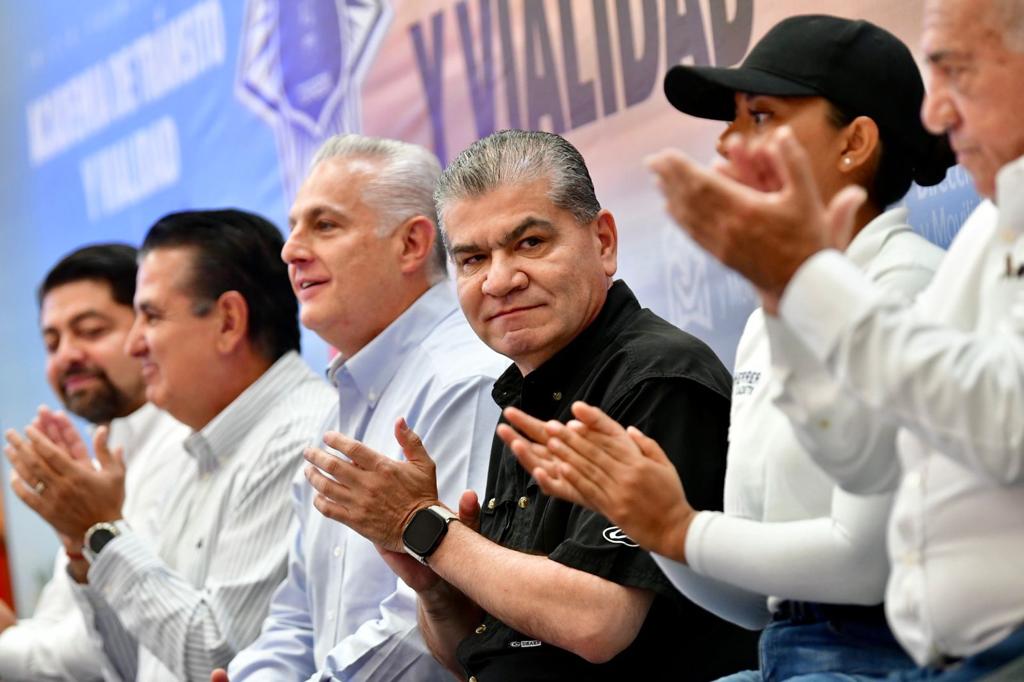 mrikelme's tweet photo. Esta mañana junto al alcalde de #Torreón, @RomanCepeda, llevamos a cabo el inicio de la Academia de Tránsito y Vialidad, la cual arranca con 70 aspirantes, quienes en el mes de octubre terminarán su preparación y se integrarán a vigilar las calles del municipio. (1/2) https://t.co/DneUfxrSRR