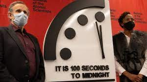 aga10mx's tweet photo. Hay una basura (otra), impuesta por "occidente" para espantarte con el petate del muerto: #RelojDelApocalipsis o #Doomsday
Este reloj presuntamente indica qué tan cerca está la humanindad de la media noche (guerra nuclear).
El reloj se creó en 1947 al término de la II Guerra Mundial y marcaba las 23:53 h
De ahí ha tenido cambios pero vean desde 2010 a la fecha los sucesos que hicieron se mueva y cuánto🤡:
2012 aumentó 60 segundos (23:55) porque se anunció "habría🤡" más armas nucleares en el planeta.
2014 aumentó 60 segundos (23:56) porque Rusia y EU "mantienen🤡" sus arsenales; y China y Paquistán "podrían🤡" aumentarlo.
2015 aumentó 60 segundos (23:57) por la "modernización" de las armas nucleares y el (petate) "calentamiento global"🤡
2017 aumentó 30 segundos (23:57:30) porque llegó el dictador republicano Donald Trump🤡
2018 aumentó 30 segundos por el conflicto EU - Corea del Norte.
2020 aumentó 30 segundos por el (petate) "cambio climático🤡" (bye petate del calentamiento global🤡); y por la amenaza (petate) de guerra cibernética🤡
Sin embargo en 2023 por la guerra en Ucrania-Rusia auspiciada financiera y militarmente por EU, Europa y la #OTAN aumentó los miserables 10 segundos🤡🤡🤡
Cultura general para que "occidente" y su "comunidad internacional" no te ande por aquí y por allá espantando con el petate del muerto.
👇Y por supuesto esos científicos anuncian su relojito y tenían que usar cubrebocas🤡