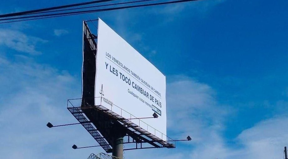 VicGarciaDice's tweet photo. A más de cuatro millones de guatemaltecos, solo en Estados Unidos, ya les tocó cambiar de país y sostener la economía nacional a punta de remesas. Todo bajo unrégimen de derecha narconservadora. Todo porque el cambio no se dio 70 años antes. https://t.co/Z6g96TlA4F