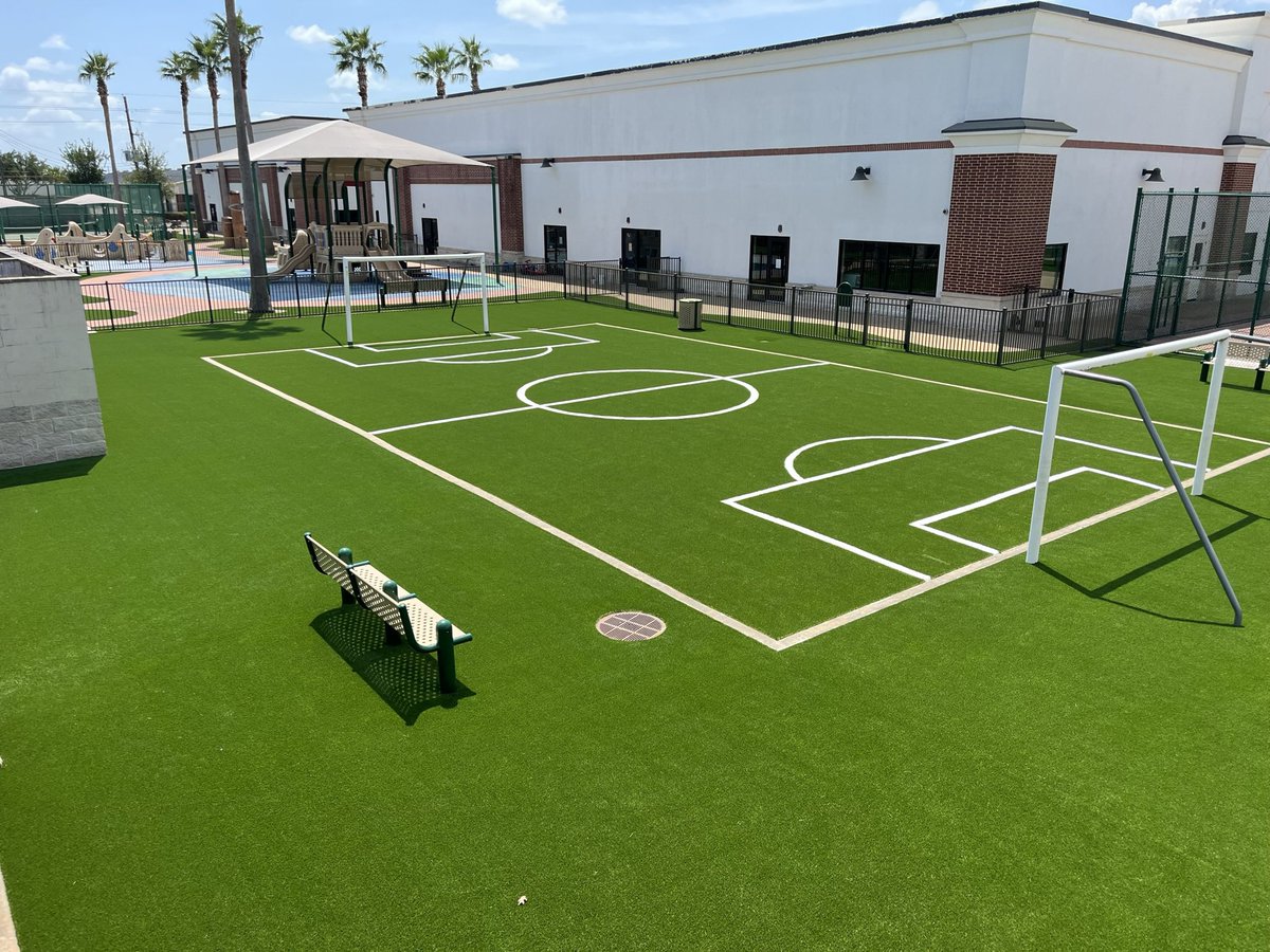 CelebrityGreens's tweet photo. Just finished another 17,000 SF playground in Texas. With another underway now ⛳️👍🏼 #navysealsofturf 💪🏼 https://t.co/A4ZPgoP3OW