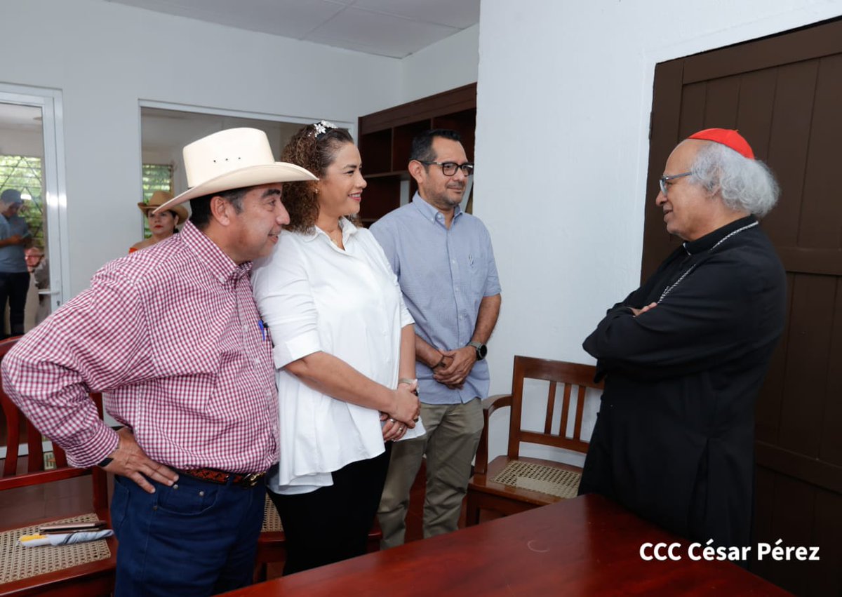 redvolucion_nic's tweet photo. #Nicaragua 🇳🇮|| 🤠 En desarrollo misa de la bajada de la imagen de santo Domingo de Guzmán  desde las sierritas de Managua, presidida por el cardenal Leopoldo Brenes, Arzobispo de Managua participan Alcaldesa de Managua , Reina Rueda y el vice alcalde Enrique Armas .❤️🖤 https://t.co/sCFHVxC74k