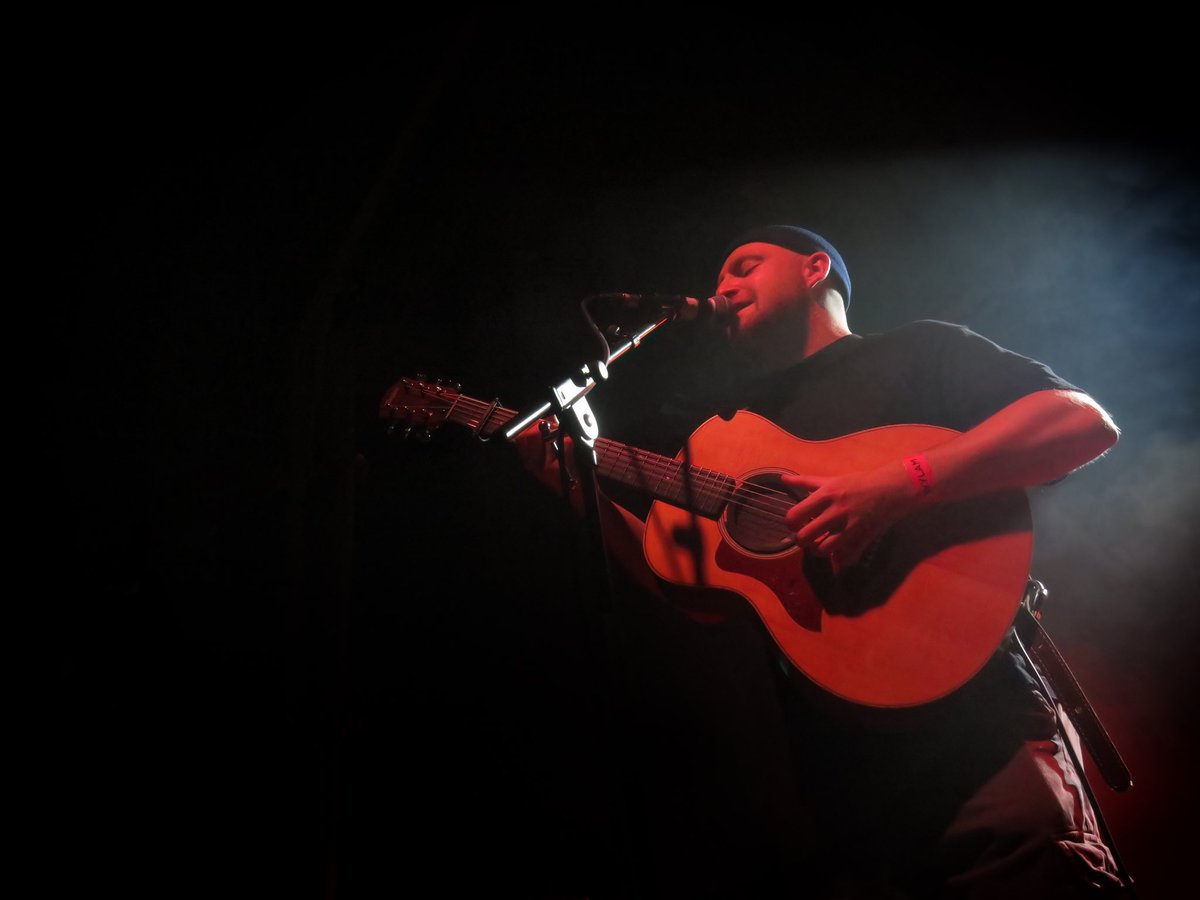 @HectorGannet providing a sterling opening set at the @lindisfarneband gig last night @wylambrewery