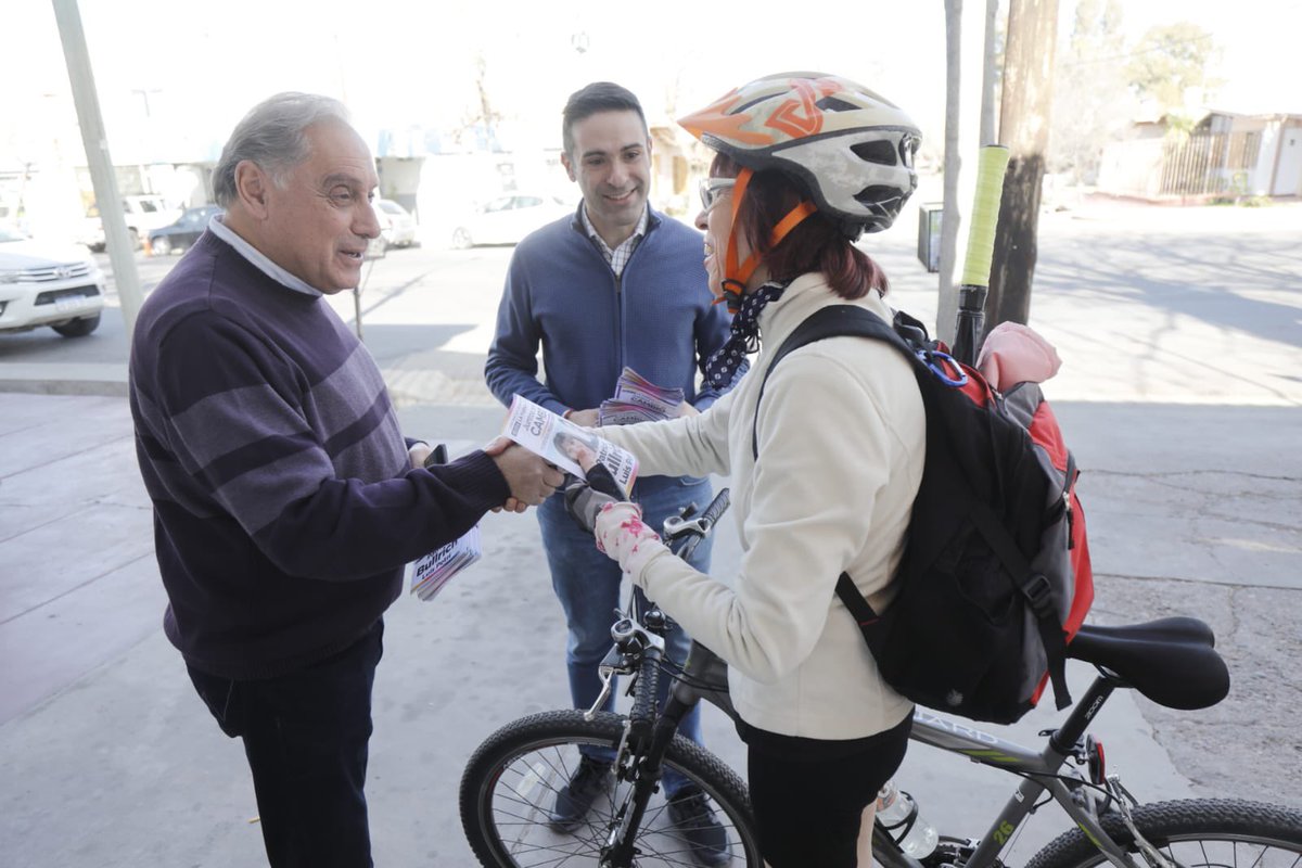 Abelfreidember1's tweet photo. #EstarCerca
Hoy visitamos a comerciantes de la zona de Ballofet y Quiroga para conocer sus inquietudes, y contarles nuestras propuestas para fortalecer sus emprendimientos. En la recorrida también nos encontramos con vecinos q nos manifestaron su apoyo y la necesidad de un cambio https://t.co/W6Foj2vJ6n