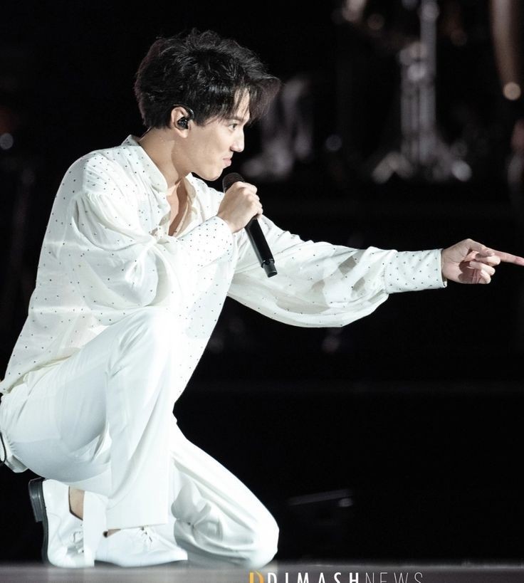 lunatica_dears's tweet photo. @Lnda1904 WAITING FOR WEEKEND 🎶‼️
#NewMusicSoon
@dimash_official 🎼 puede cantar distintos géneros musicales y lo hace en forma extraordinaria 🤗

#DimashInspiringVoice 🌅✌🏼
#Omir_Dimash #Together_Dimash #TheStoryOfOneSky
🎶🎧🎙️✨ https://t.co/EAZ1S5AU7P