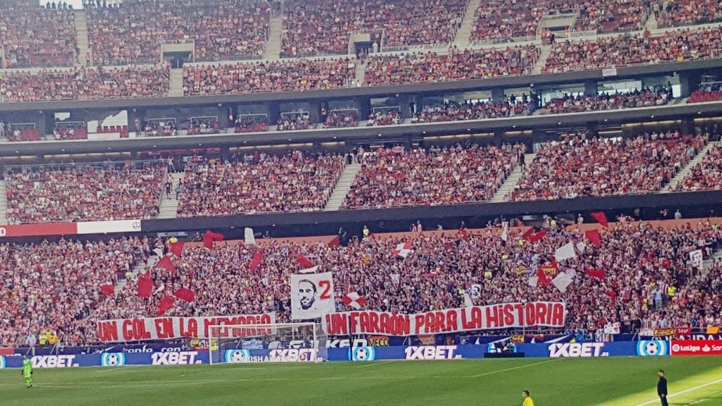 FA82Oficial's tweet photo. Amaste, entendiste y defendiste a nuestro Atleti por encima de todo. 

Hoy te retiras del fútbol, ya no tienes excusa para vivirlo con nosotros desde dentro. ¡Tu Fondo Sur te espera, @diegogodin! 

Ganamos La Liga, ¡qué cabezazo! Es historia viva, ¡Godín nuestro faraón https://t.co/K1x7Iv4f4S