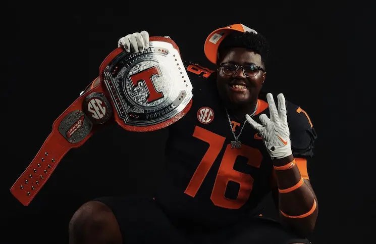 SSN_Tennessee's tweet image. Warren: “I was on a visit to LSU when they were playing against Tennessee and I got to see that beat down. I learned that there were 30,000 Tennessee fans at that game. It was clearly visible. That whole side of Death Valley was covered in orange... It was huge.”👀🍊🏈