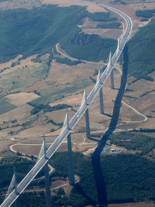 Wandering__Bird's tweet photo. The Millau viaduct in France is the tallest bridge IN THE WORLD. It's pretty impressive. Have you ever been across it? We drove across in our motorhome: https://t.co/Sbq3VFlJ9n
#millau #francetravel #franceroadtrip https://t.co/bsxrNTRXss