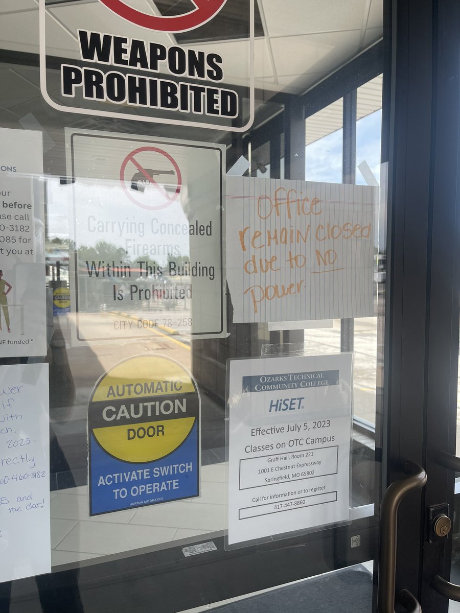 foolinfaries's tweet photo. LOL THEY WERE CLOSED DUE TO POWER OUTAGE i try and try and it never works. it took so much to get over here today. and people think i’m living like this bc i don’t try. https://t.co/DSe2sLuLeH