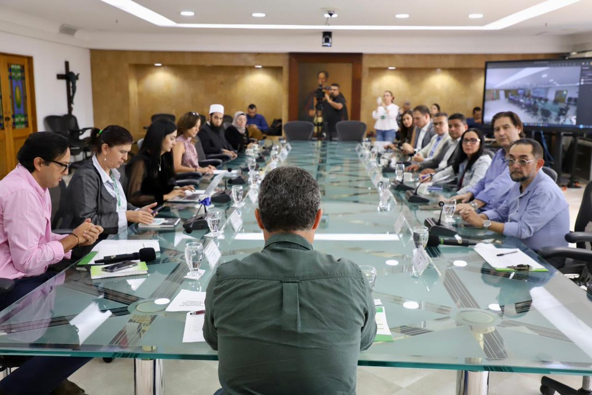 #AEstaHora Nos encontramos en el Comité Departamental de Asuntos Religiosos y de Cultos para:

✅Socializar los avances en la implementación de la Política Pública de Libertad Religiosa de Antioquia
✅Escuchar las prioridades del sector religioso para la garantía de sus derechos