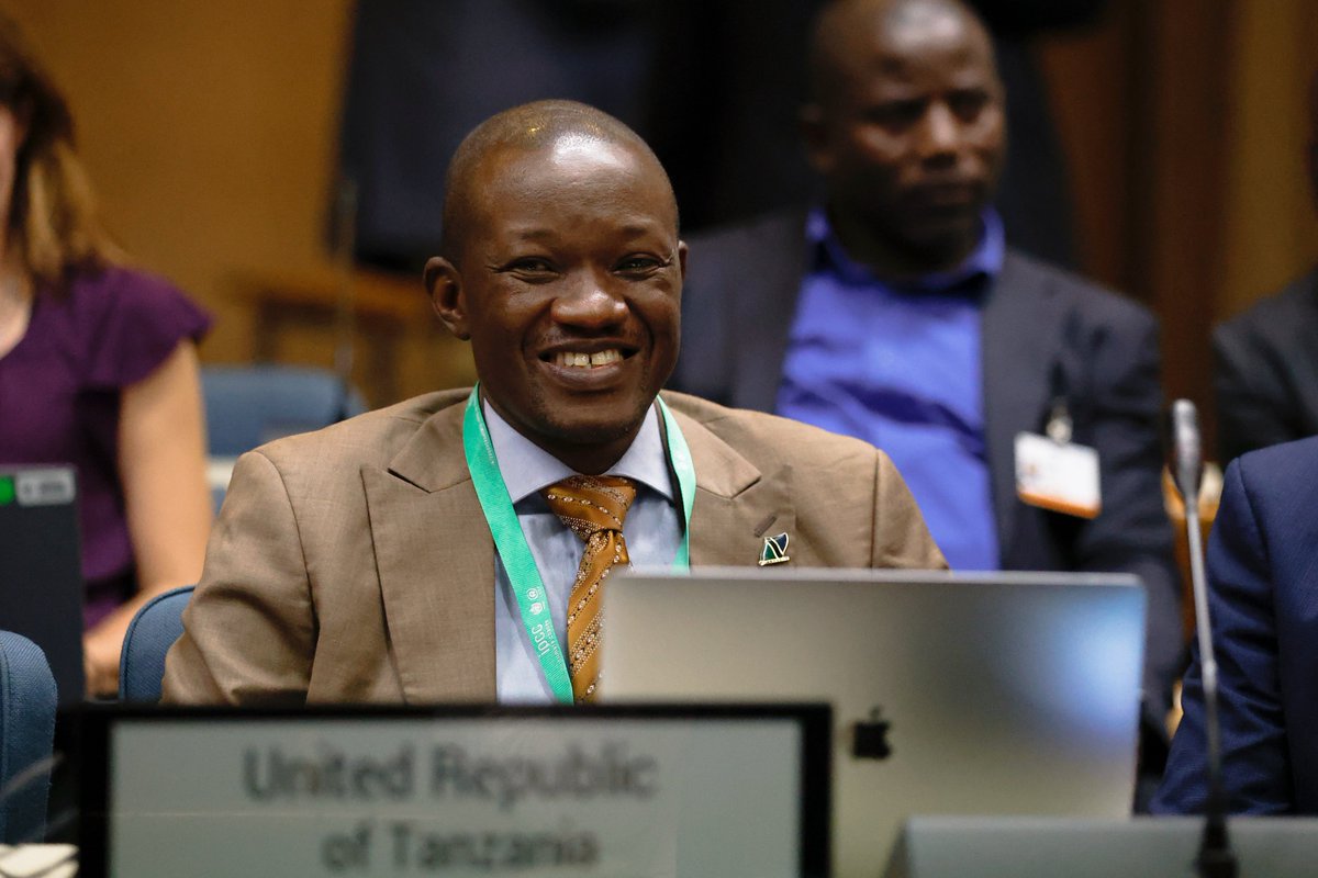 LDCChairUNFCCC's tweet photo. Congratulations to the scientists from LDCs who have been elected to the @IPCC_CH bureau. 

A great personal achievement that I know we will all benefit from.

https://t.co/HIIXL8WTE3   

(Photos by IISD/ENB) @changa601 @AdiongueNiang @ma_rupakheti @Fatima_Denton @Hamid_Zakaria_S https://t.co/oerJHReKJW