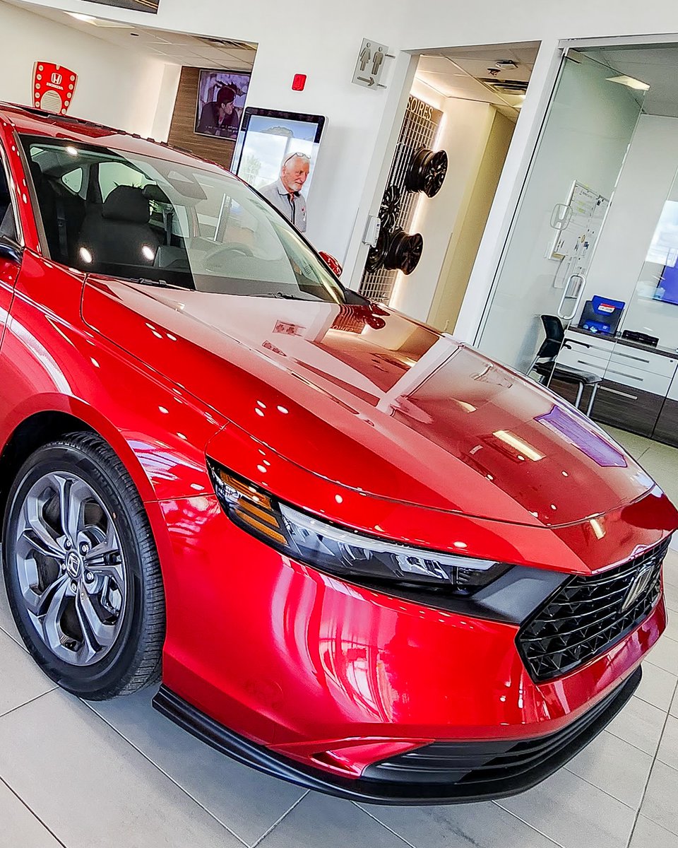stconstanthonda's tweet photo. L'Accord, une voiture qui allie style et sophistication pour les professionnels ambitieux.💯 

Avec son allure élégante et ses technologies avancées, l'Accord vous permettra de briller à chaque déplacement. ✨💼 

#HondaAccord #AccordOwner #SaintConstantHonda https://t.co/S3D6kuHgyu