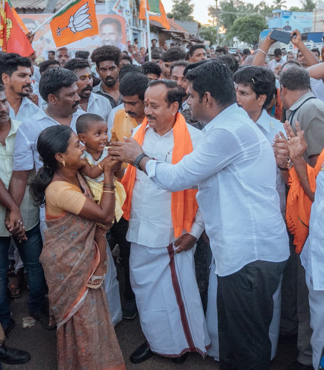 annamalai_k's tweet photo. People from various walks of life joined us today in the #EnMannEnMakkal PadaYatra in Sivagangai for the love for our Hon PM Thiru @narendramodi avl. https://t.co/lKJ8ii2566