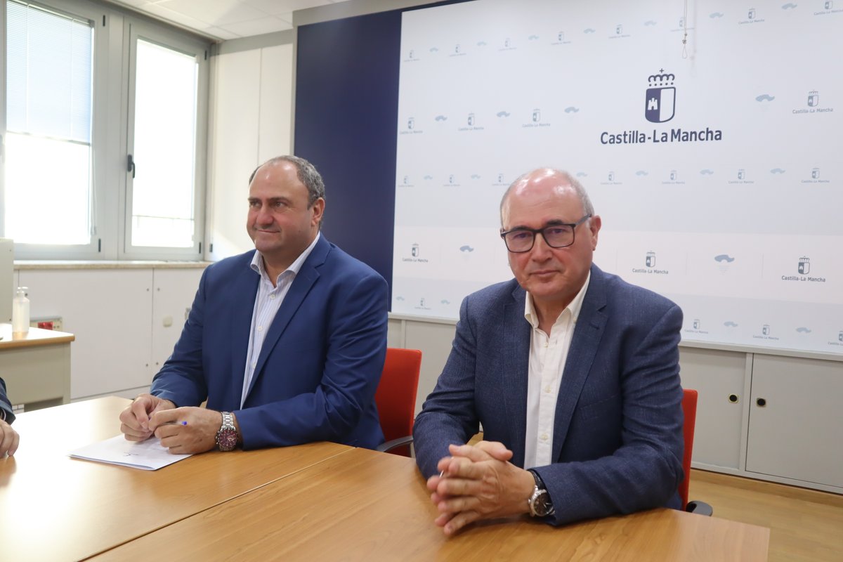 El <a href="/gobjccm/">Gobierno de Castilla-La Mancha</a> pone a disposición de los regantes el conocimiento científico y las herramientas tecnologías desarrolladas por la <a href="/uclm_es/">Universidad de Castilla-La Mancha</a> y el <a href="/itapdipualba/">Instituto Técnico Agronómico Provincial,S.A.U.</a> 

✅Reunión en #Albacete con la Federación de Regantes de Castilla-La Mancha (FERECAM)

ℹ️ castillalamancha.es/actualidad/not…