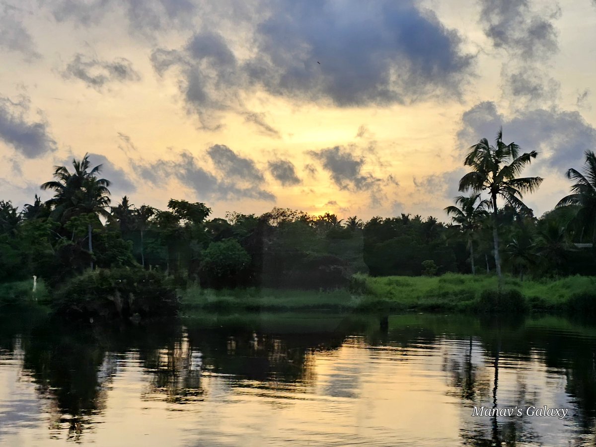 ManavSiera's tweet photo. #kochiwatermetro 
Thanks for the tour through the majestic back waters. Every day, a fresh picturesque nature unfolds. True colors of God's own country
@major_pawan 
@KeralaTourism 
@MetroRailKochi https://t.co/IdNO802ncJ
