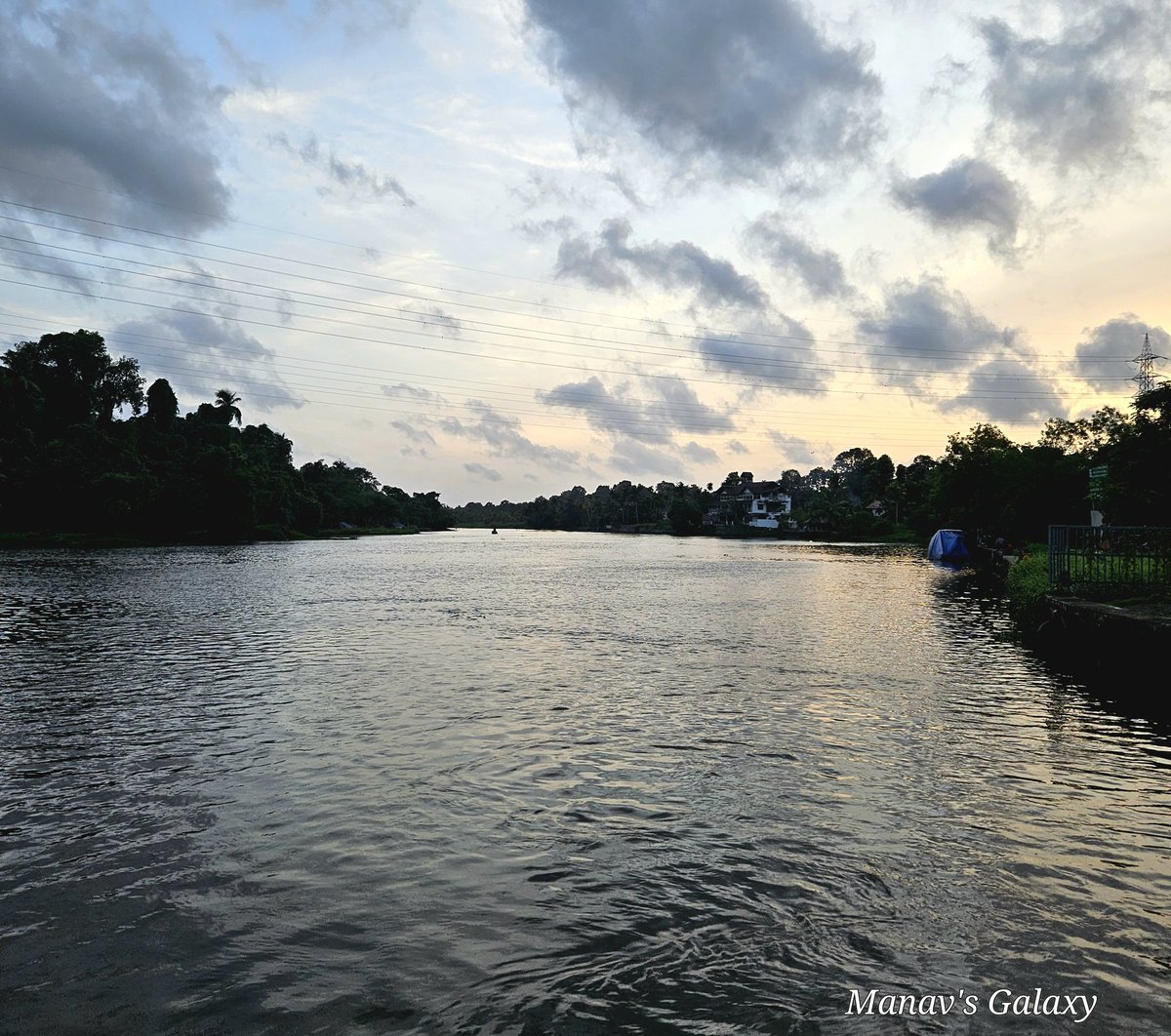 ManavSiera's tweet photo. #kochiwatermetro 
Thanks for the tour through the majestic back waters. Every day, a fresh picturesque nature unfolds. True colors of God's own country
@major_pawan 
@KeralaTourism 
@MetroRailKochi https://t.co/IdNO802ncJ