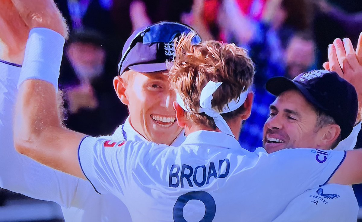 Brilliant way to end a super Ashes series (save for the Manchester weather!) Every match has been close with lots of twists and turns. What a fitting end to Stuart Board’s career: bail trick magic worked a treat for those last two wickets!
#TheAshes2023 #ENGAUS