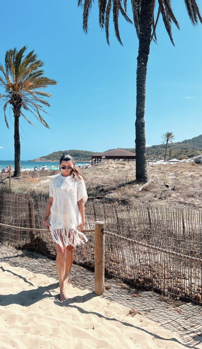 delicateeleanor's tweet photo. eleanor in Ibiza 💁🏻‍♀️ https://t.co/gdsxWzwwdZ