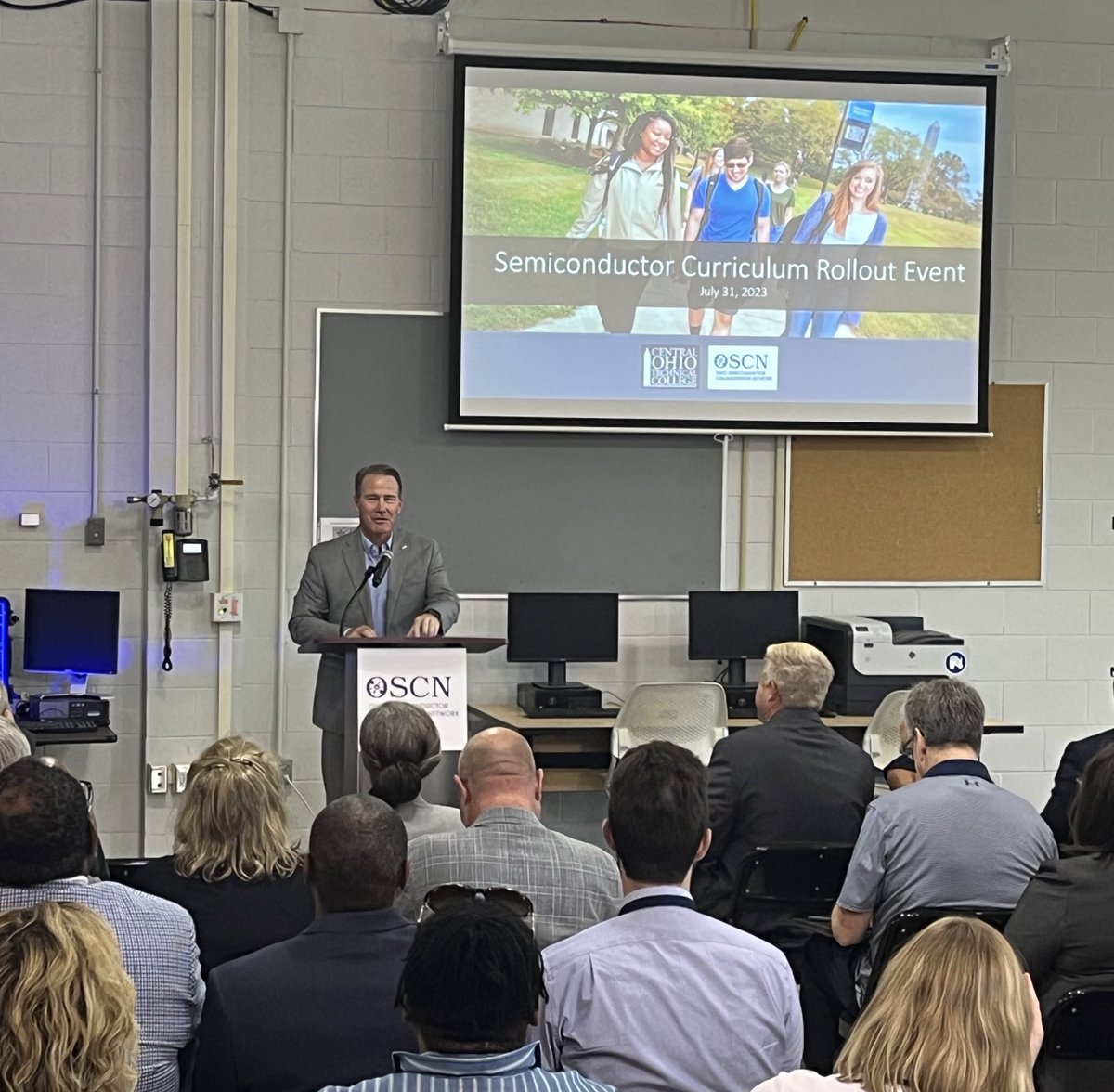 Scott__Ryan's tweet photo. Big day @COTCedu !! To me, THIS is what it’s about - opportunity for young Ohioans. 
@LtGovHusted talking #OhioWorkforce 

#OSCN 
#semiconductors https://t.co/PNnacWtWNX