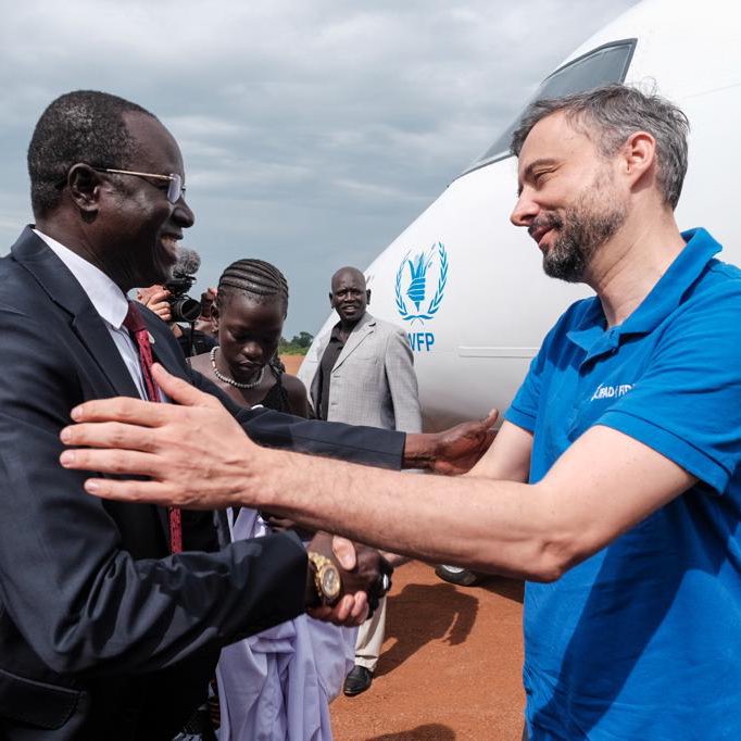 IFADPresident's tweet photo. Thank you Aweil for the heart-warming welcome🇸🇸

I was inspired to see initiatives to bolster #FoodSecurity - vegetable gardens, wells, rice schemes, school meals - and to listen to communities.  Creating livelihood opportunities is key to preserving peace!  @WFPChief @FAODG https://t.co/asFeRP7XEx
