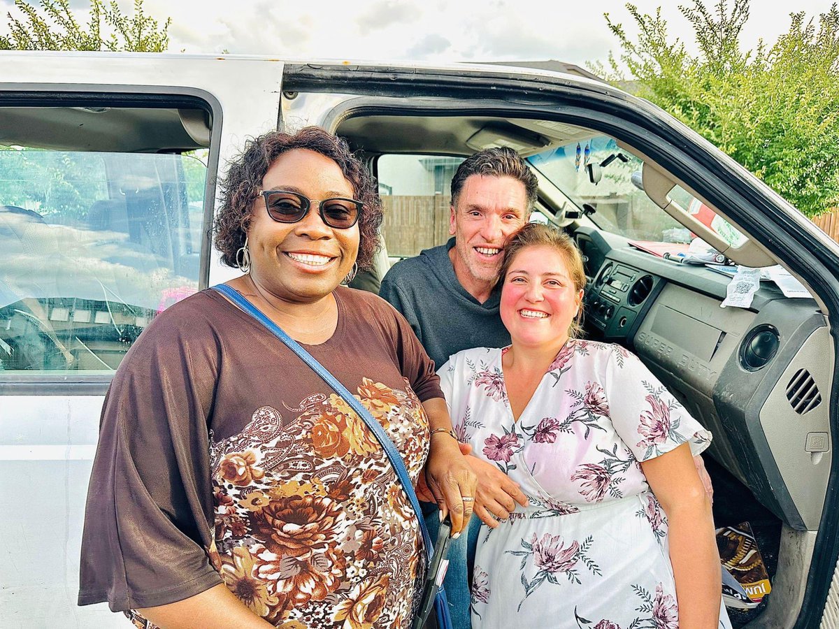 tititijaniwpg's tweet photo. As we knock on doors across our district, it’s great to see that we all share the common goal of ensuring affordable livelihoods, reducing taxes, and allocating more resources to our community. Together we can build a stronger and thriving Transcona for all. #mbpoli #PCManitoba https://t.co/6LdFlcS7Nu