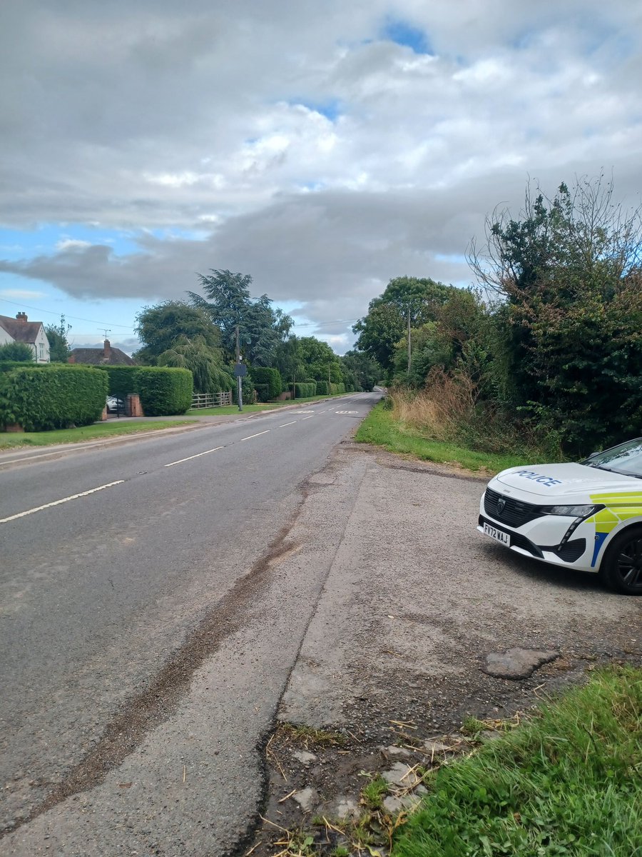 PCSO Allen has been assisting <a href="/ShipstonCops/">Shipston SNT</a> Safer Neighbourhood Team with some speed checks on their area this afternoon, before heading over to our patch to conduct checks on Banbury Road Kineton (pictured) and Loxley Road Wellesbourne.

^6337 ^6362