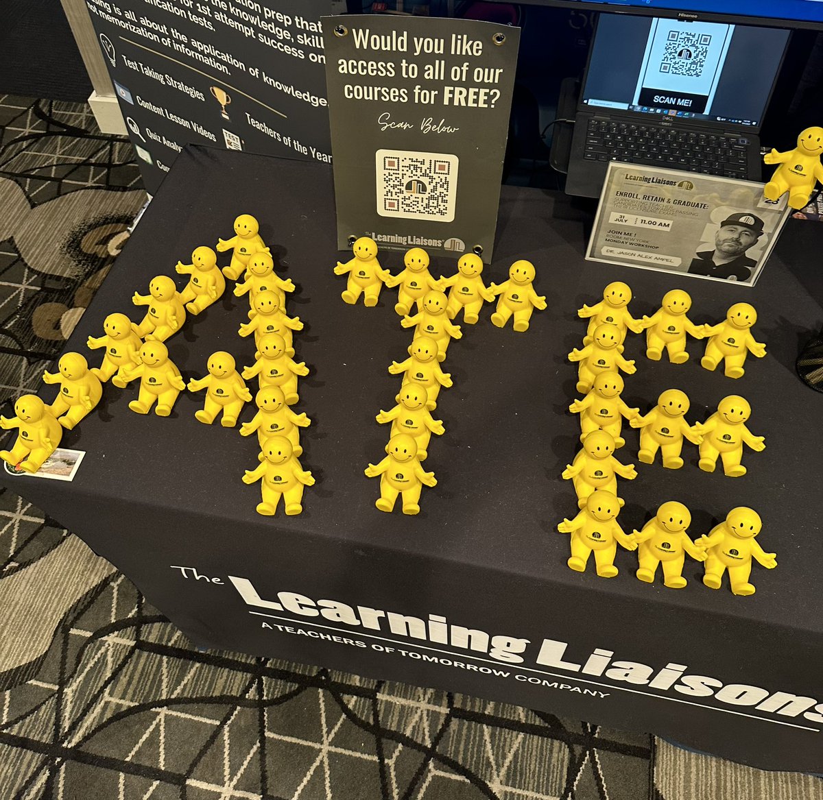 Little Yellow Guy tweet media