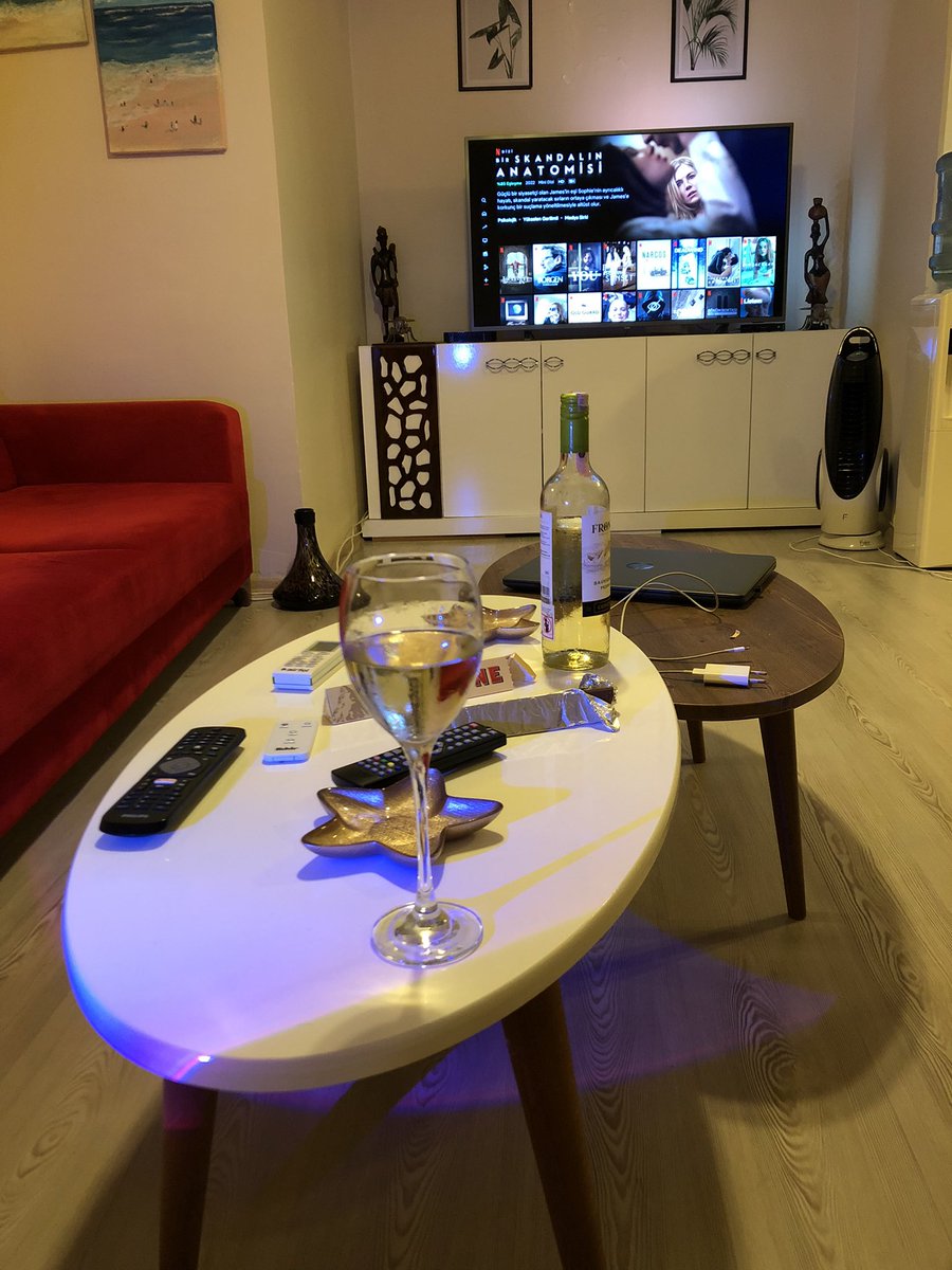 Tek başına şarap içenler burda mı? Mersin’in sıcağı falan kesmez beni