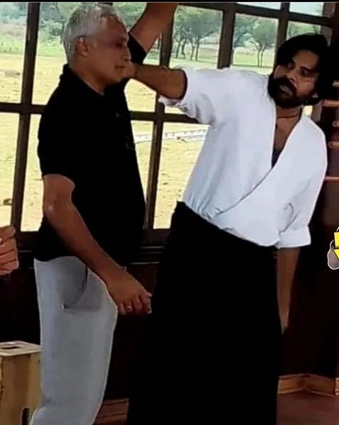 nikhil_for_DyCM's tweet photo. @PawanKalyan Garu from the sets of #OG
#PawanKalyan #Thaman #BroTheAvatar #BroReview #BROmbasticBlockbuster #Sujeeth #martialarts #PowerStar https://t.co/ayOp6nk5Ul