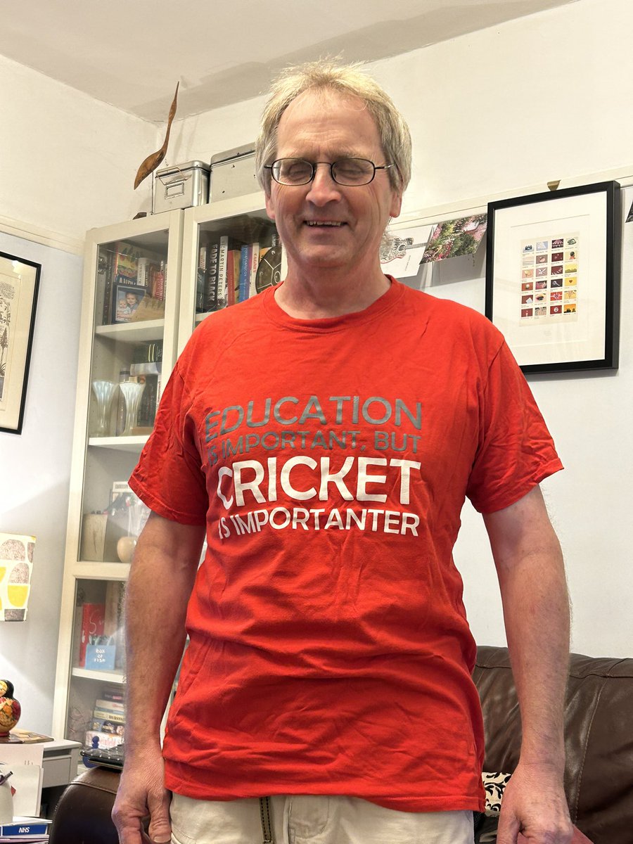 What a finish! So glad we were able to watch #Broadsfinale  #TheAshes2023
and so TG decided to don an appropriate t-shirt #cricketisimportanter 😊