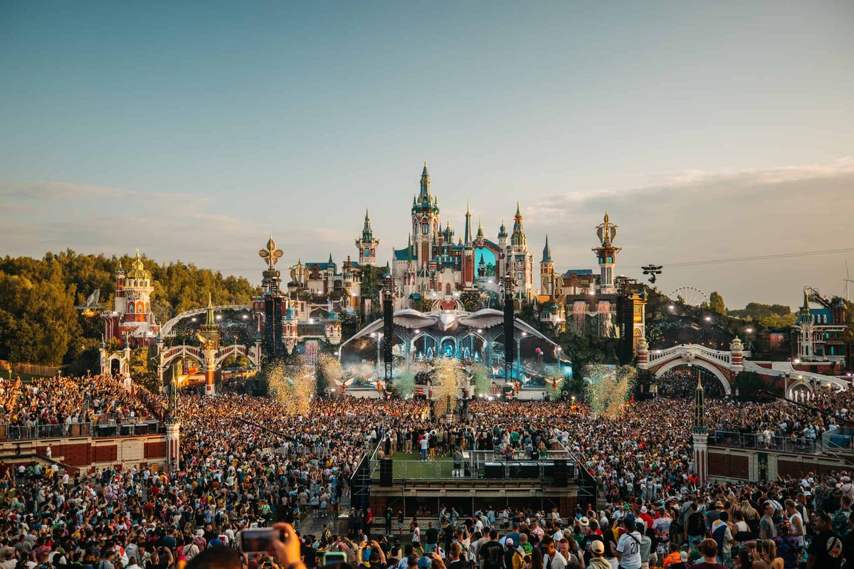 weraveyou's tweet photo. Thank you for a wonderful two weekends, @tomorrowland❤️

📸: Tomorrowland https://t.co/rubBDyBJrb