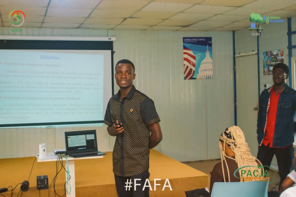 VGbeffan's tweet photo. Facilitant le Dialogue Régional au Bénin sur l'adaptation climatique, j'ai mis en avant l'importance de la planification et des stratégies d'adaptation. Des jeunes et femmes engagés discutent des défis climatiques pour un avenir durable. #JeunesseAuPouvoir
@UNICEF_Benin 🌍 https://t.co/vnm7tkJ8dZ