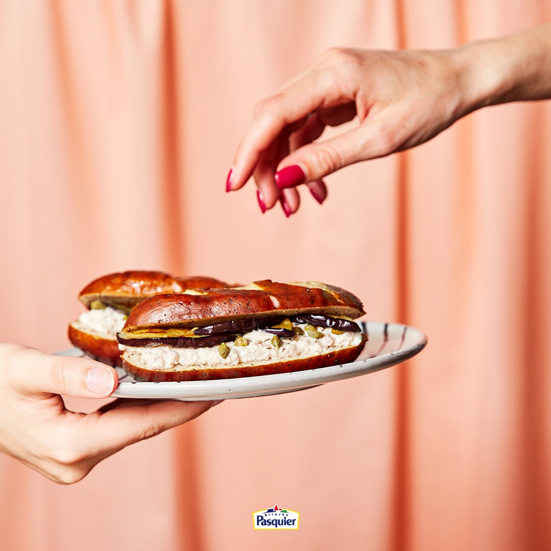 Envie d'une recette audacieuse et pleine de saveurs ?
Essayez notre P'tit Sandwich Façon Bretzel Céréales &amp; Pavot revisité !
 🐠🧀🌿🥨 #RecetteOriginale #PtitSandwichFaçonBretzel
