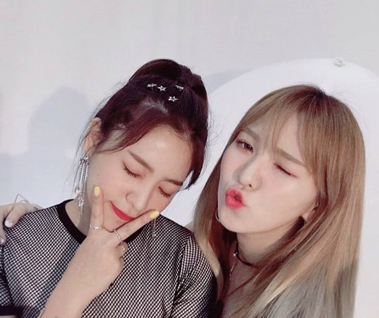 redvel_ree's tweet photo. 9周年おめでとう🎉
SM推してきてた私にとってあの個性的な髪型でマンネグルとしてデビューした時のこと忘れないよ✌️イェリも途中加入してきてくれてありがとう！これからの最高の5人で幸せな人生を送ってほしいな！
#RedVelvet https://t.co/SxNrqVlMZY