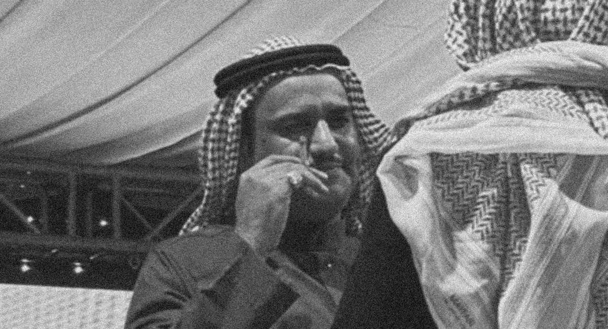 اليا بدا النقص في حالي وفي مالي
على كثير العرب . . مانيب متجرّي 
ㅤㅤ
أترك ملايين و أنصى واحد ٍ غالي 
أما قضى لازمي ولاّ حفظ سرّي  ".