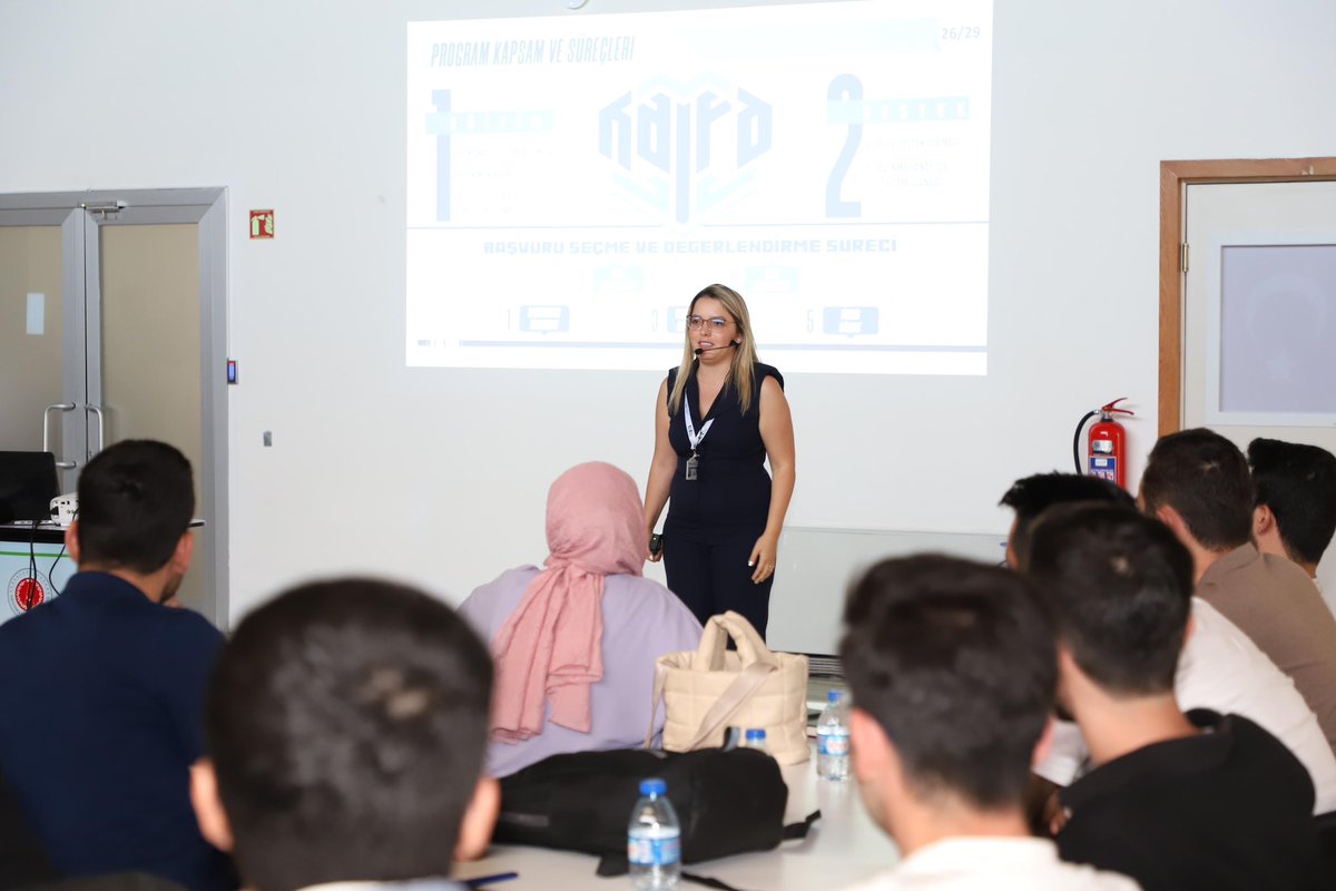 TurkiyeIsKurumu's tweet photo. Kurumumuz ile Savunma Sanayii Başkanlığı iş birliğinde yürütülen ve savunma sanayiinde nitelikli iş gücü yetiştirmeyi hedefleyen Kalfa Programı ilk dönem kursları bugün başladı.
#KALFAProgramı #KALFA #SavunmaSanayii #İstihdam #Kariyer #VizyonerGenç https://t.co/Y3S0CfPaHi