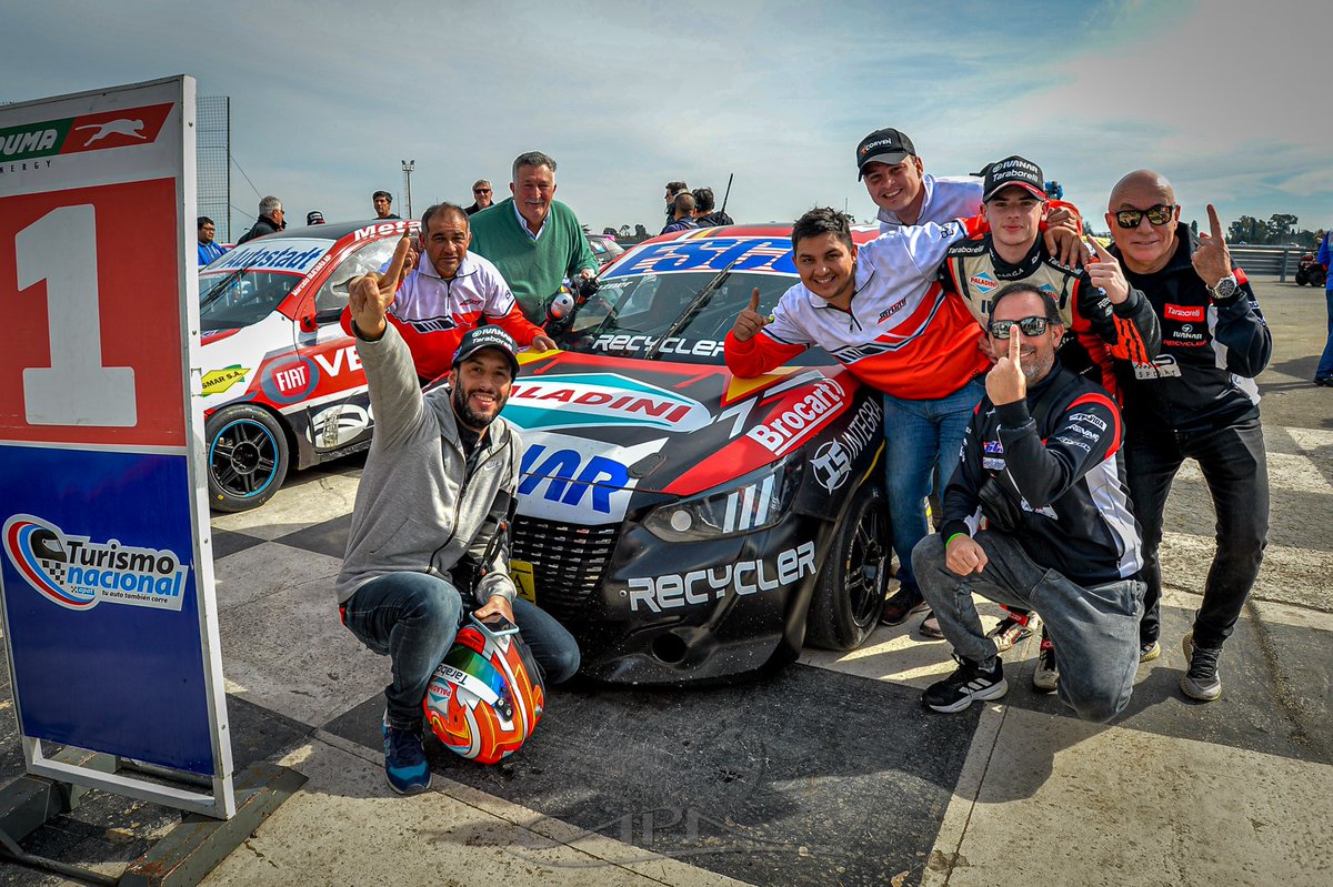 pozner_thomas's tweet photo. GANAMOS
Logramos una victoria importantísima tanto para mi como para el equipo.
Únicamente palabras de agradecimiento a todo el @saturniracing con Iván saturni a la cabeza, a mis mecánicos, boy y Rubén, a mis ingenieros @san_parco @javierhmoreiro , mi motorista Esteban Pou https://t.co/OLyzHGncEc