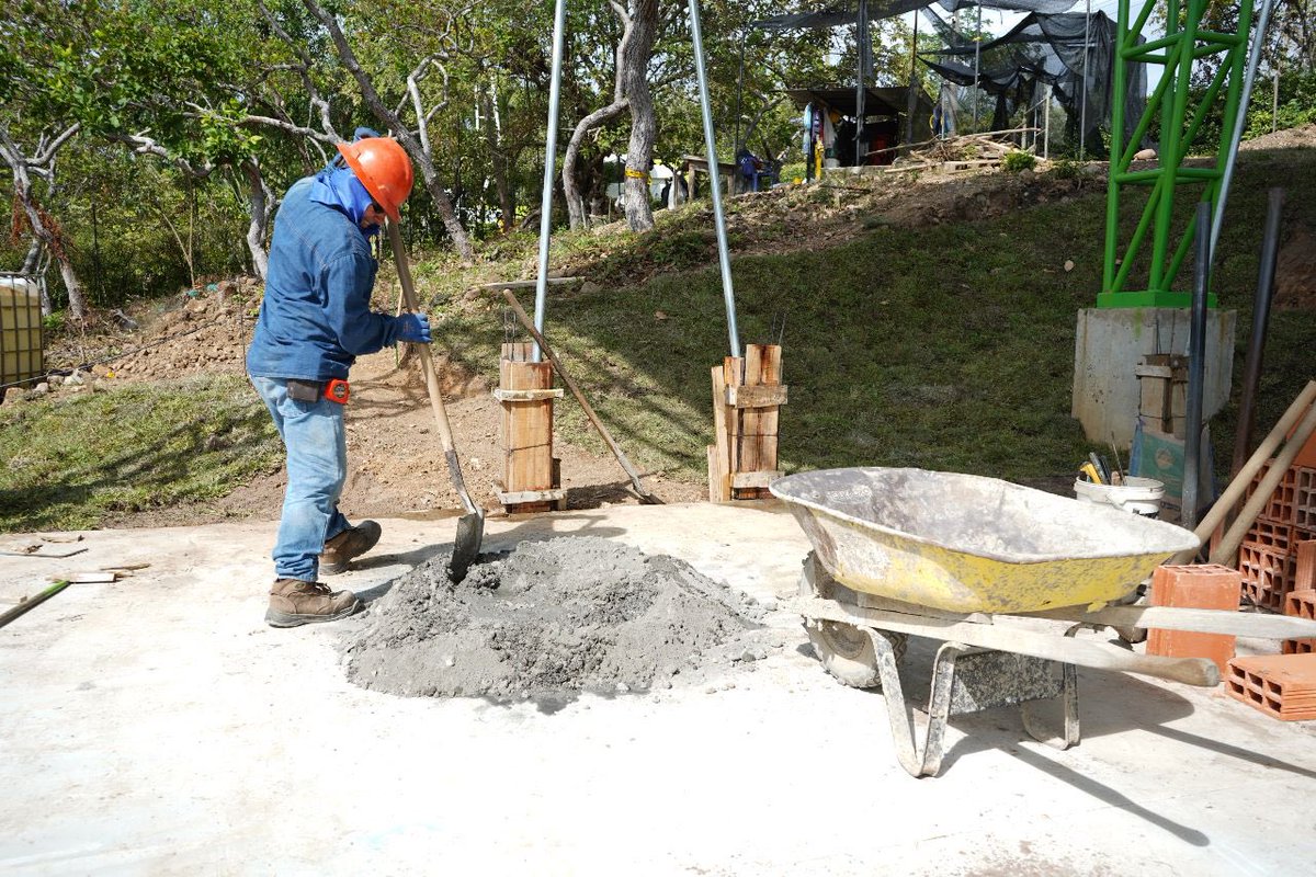 comfamiliarh's tweet photo. Iniciaron las obras de mejoramiento de las infraestructuras de #PlayaJuncal,
#ClubLosLagos y #ComfaLagos con las que se busca brindar espacios modernos y acogedores para el disfrute de la población afiliada.
Las obras tendrán una #inversión superior a los 2 mil millones de pesos. https://t.co/MqtThn1VTC