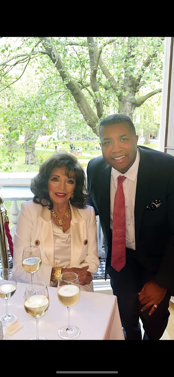 nnikeazor's tweet image. It was fantastic and an absolute pleasure to see the legend @Joancollinsdbe looking so incredible at the London Launch last month of the fantastic art book Divining The Human by her son @AlexanderNewley. A wonderful occasion!