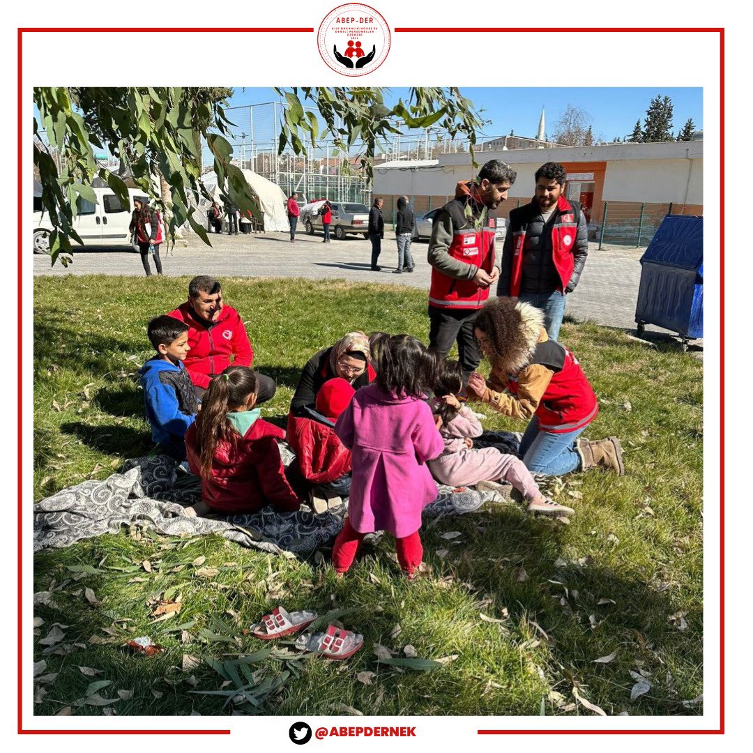 denizsrg's tweet photo. @ABEPDERNEK Depremde birçok şey kaybetmişken, umudu hiç kaybetmeyen Ekdersli meslek elemanlarından bahsetmek istiyorum. Onlar, yüreklerindeki sevgi ve bağlılıkla depremzedelere hizmet ettiler. @Mahi_Nur @duran_ridvan @LemanYenigunAk @SayimMadak @ztarikdaroglu https://t.co/3kgRskecJO