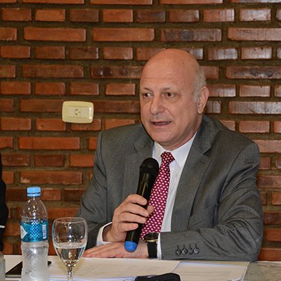 radio2rosario's tweet image. #AHORA I 📞En #LaPrimeraDeLaTarde hablamos con Julian García, director ejecutivo de Aseguradoras del Interior de la República Argentina (ADIRA)
➡️Sergio Massa anunció los detalles del acuerdo con el FMI: ¿Cómo va a impactar esto en el sector? ¿Cómo afecta el impuesto PAIS?