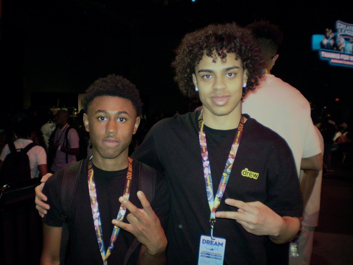 swavyyx's tweet image. couple dreamcon flicks