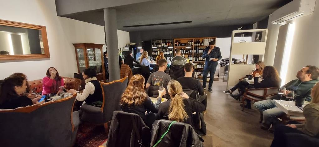 VinotecaMRWines's tweet photo. Nuevamente dos degustaciones metimos el sábado en Wining! Ambas a sala completa.
@PabloBassin @PacoPuga1 @rdcafayate @claudiomaza1 @AltoslaC @elefantewines #EquilibrioImperfecto https://t.co/jvuvx5NoEb