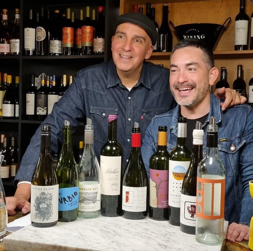 VinotecaMRWines's tweet photo. Nuevamente dos degustaciones metimos el sábado en Wining! Ambas a sala completa.
@PabloBassin @PacoPuga1 @rdcafayate @claudiomaza1 @AltoslaC @elefantewines #EquilibrioImperfecto https://t.co/jvuvx5NoEb
