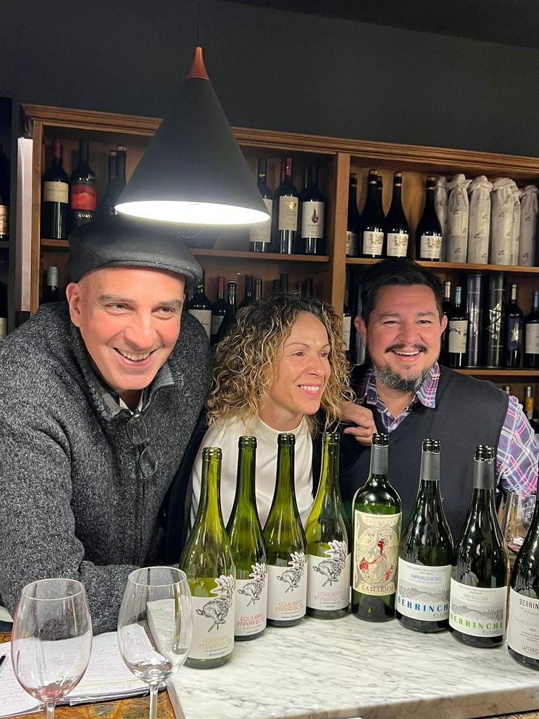 Nuevamente dos degustaciones metimos el sábado en Wining! Ambas a sala completa.
<a href="/PabloBassin/">Pablo Bassin</a> <a href="/PacoPuga1/">Paco Puga</a> <a href="/rdcafayate/">Rafael Domingo</a> <a href="/claudiomaza1/">Claudio Maza</a> <a href="/AltoslaC/">AltoslaCienaga</a> <a href="/elefantewines/">Elefante wines</a> #EquilibrioImperfecto