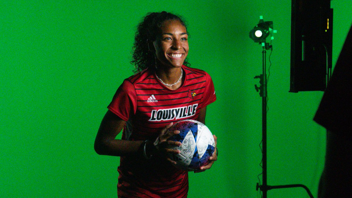 LouisvilleWSOC's tweet photo. Scenes from Media Day 📸📸

#GoCards https://t.co/pcHO7v69FB