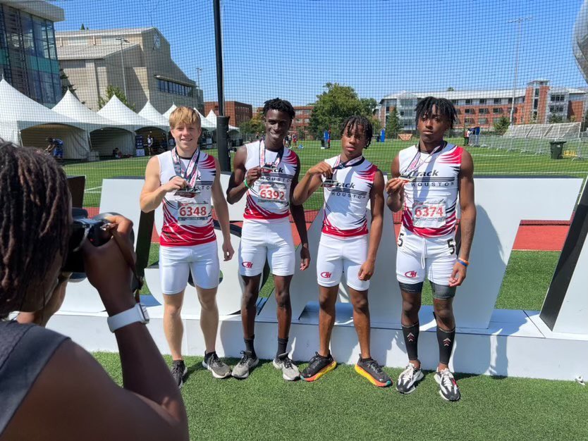 lawsonjacobs400's tweet photo. Great way to cap off my Junior Season 3x USTAF All-American🙏🏾47.6 Spilt 2023 17-18 4x4 National Champs🌟 https://t.co/CsE2QIspNd