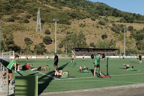 sdlenense's tweet photo. 🏋🏻‍♀️¡𝙆𝙄𝙇𝙊́𝙈𝙀𝙏𝙍𝙊 0️⃣!

📷 Leo Esteban 

🇳🇬#Verdiblancos
🗣️#𝗦𝗶𝗲𝗺𝗽𝗿𝗲𝗬𝗮𝘀𝗶́ 🙌🏻
👴🏻#SiemprePepeMesa https://t.co/YY4wKOkDBO