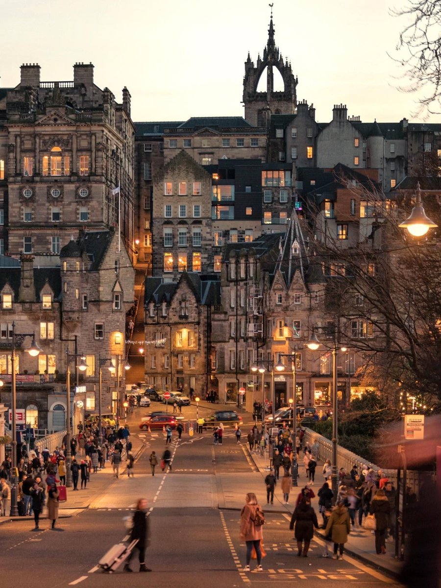 There's no doubt #Edinburgh is the WORLD's leading festival city✨🌍 Who's buzzing for the festivals this year? 🙋 

📍 Old Town, <a href="/edinburgh/">Edinburgh</a> 📷 IG/snapsbyshirin #EdFests
